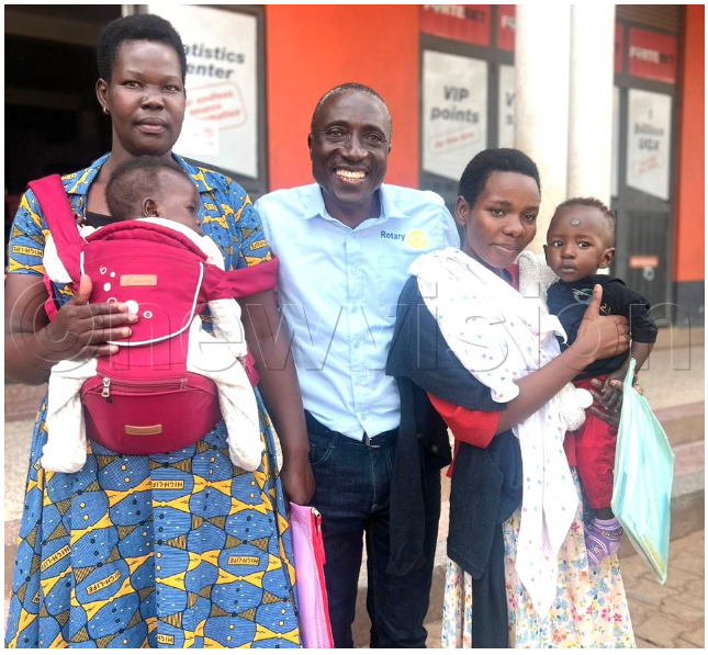 Some of the children helped by ACDIPE with their parents